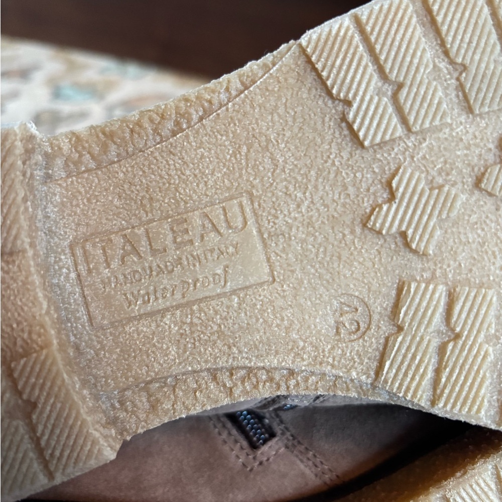ITALEAU Tan Suede Waterproof Side Zip Booties Size 11/42 With Dust Bag - Picture 7 of 8